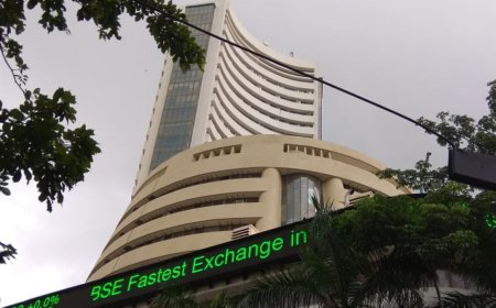 Markets decline in early trade dragged down by selling pressure in IT stocks